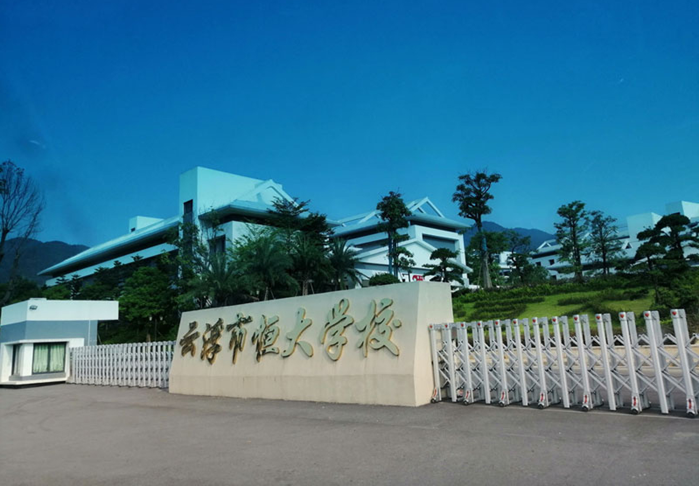 LA210线阵成功打造云浮市恒大学校运动场